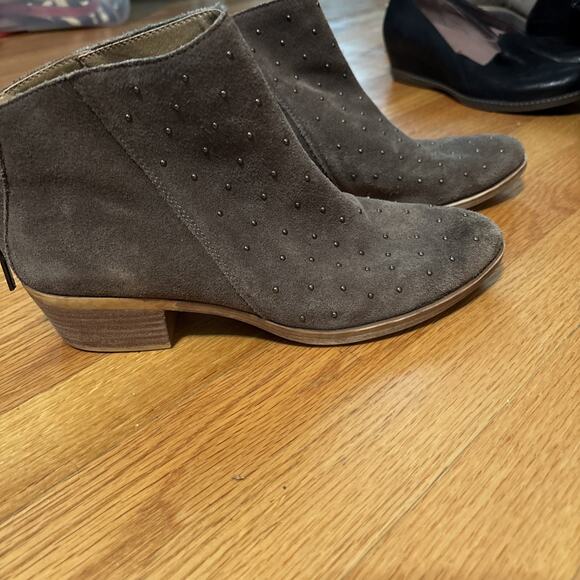 Lucky Brand Womens Size 8.5 M Brown Suede Zip Studded Ankle Fashion Boots Bootie - Picture 1 of 10